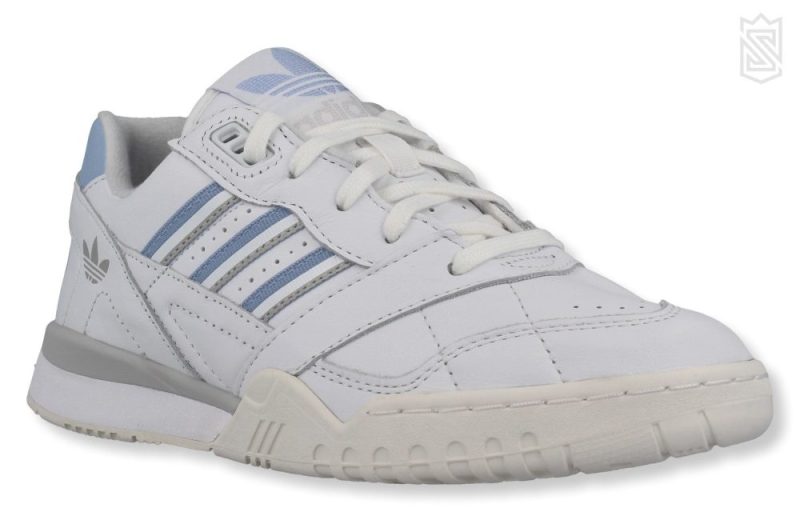 adidas a.r. trainer weiss hellblau g27715 1