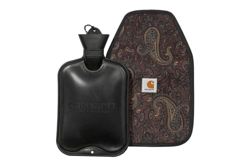 carhartt wip paisley hot water bottle waermeflasche paisley weinrot i032614 1u6 xx 06 paisley buckeye 1