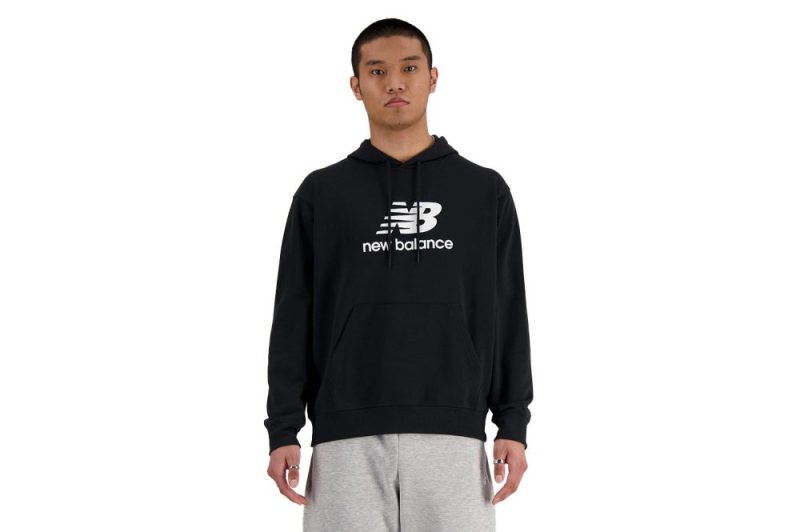 new balance essentials logo french terry hoodie schwarz mt41501bk 01