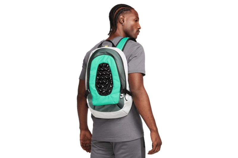 nike air backpack 17l gruen dv6245 034 04