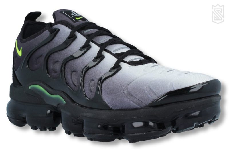 nike air vapormax plus schwarz 924453 009 1