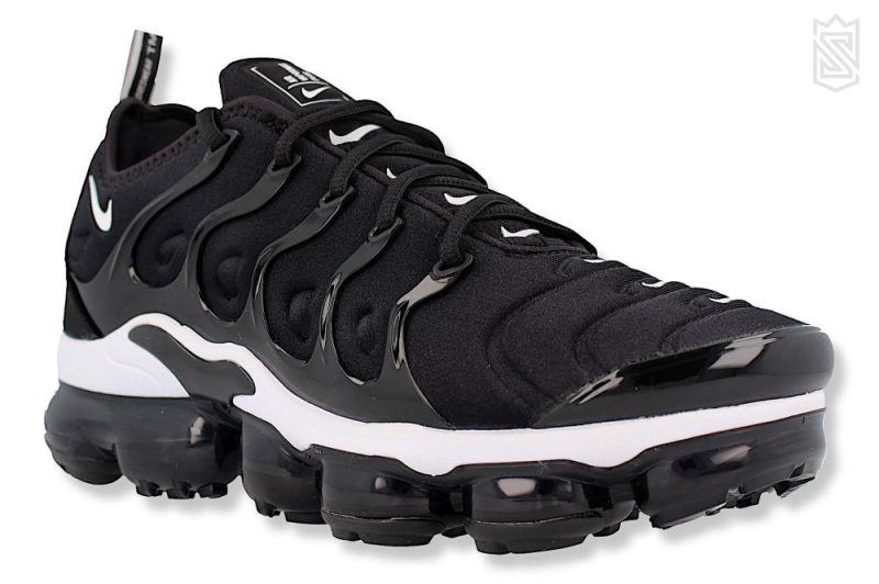 nike air vapormax plus schwarz 924453 011 1