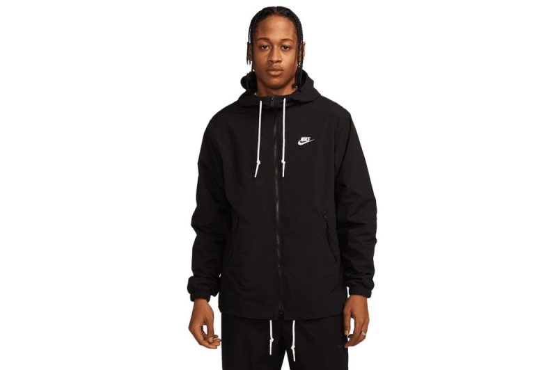 nike club woven full zip jacket schwarz fb7397 010 01