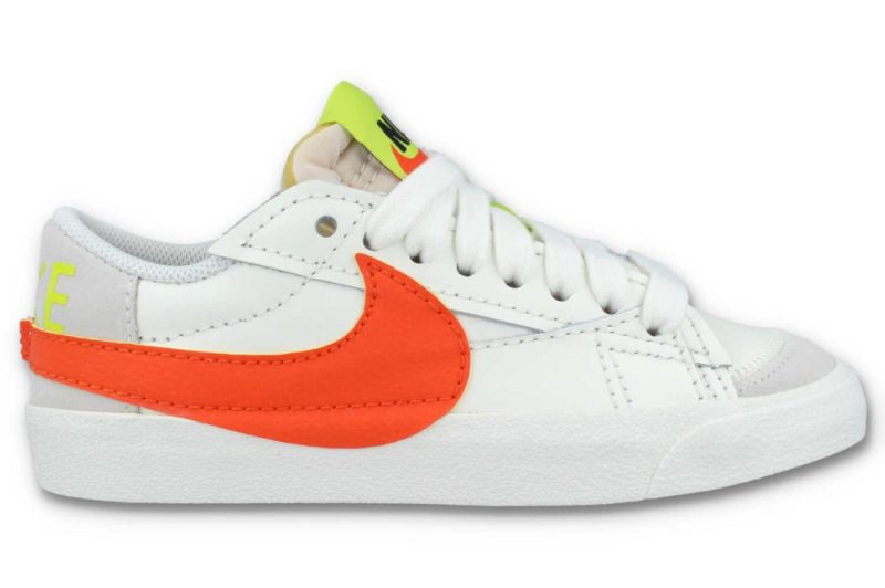 nike w blazer low jumbo weiss orange dq1470 103 01