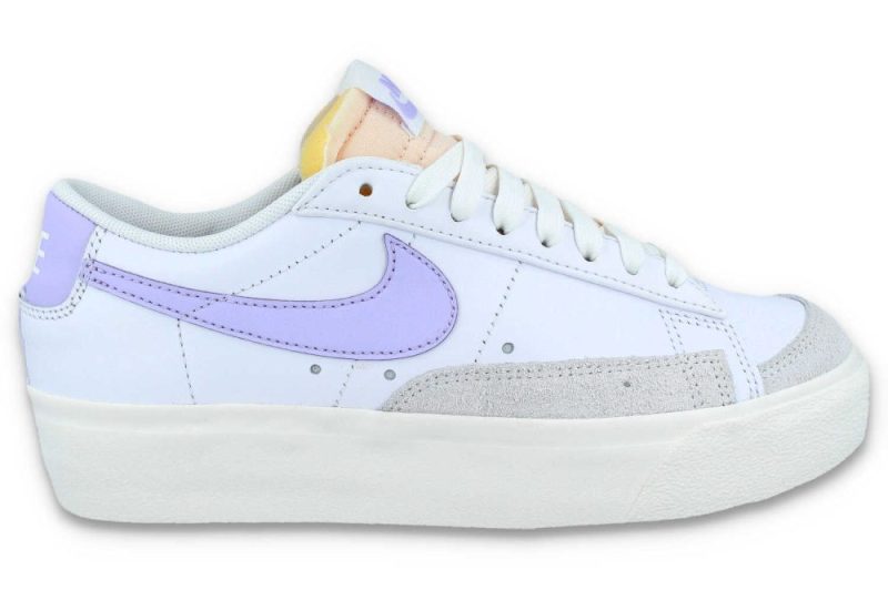 nike w blazer low platform weiss violett dj0292 114 01