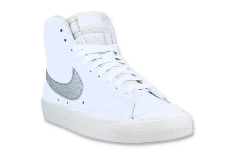 nike w blazer mid 77 ess weiss dq7574 100 2