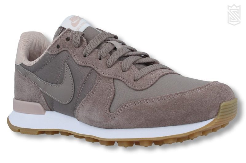 nike wmns internationalist braun 828407 205 1