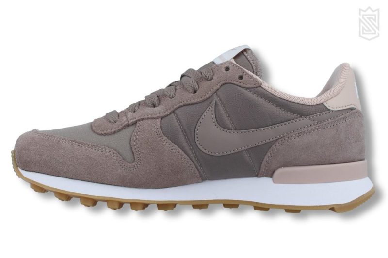 nike wmns internationalist braun 828407 205 2