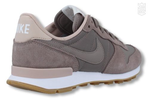 nike wmns internationalist braun 828407 205 3