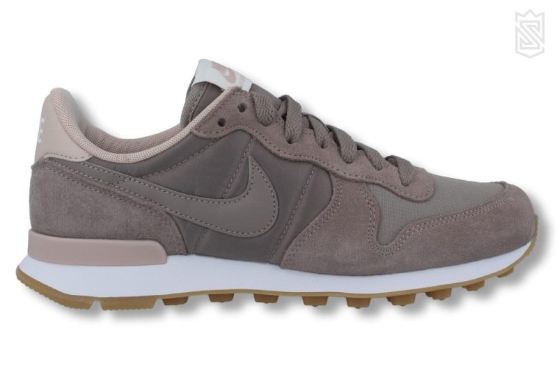 nike wmns internationalist braun 828407 205