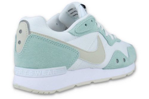 nike wmns venture runner weiss gruen ck2948 300 3