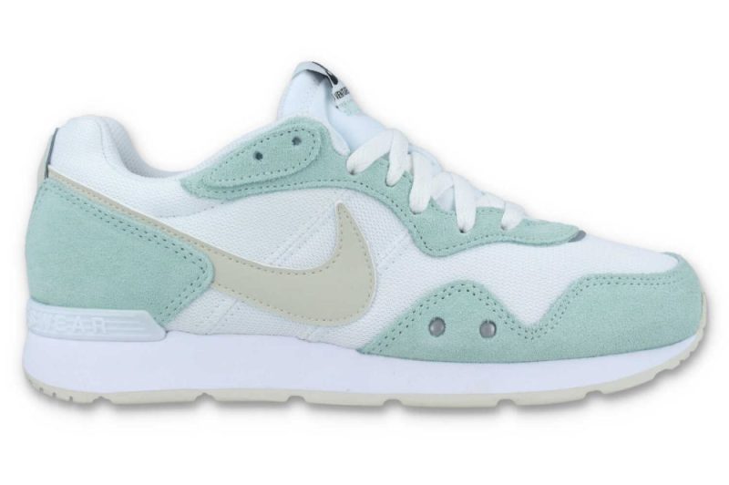 nike wmns venture runner weiss gruen ck2948 300