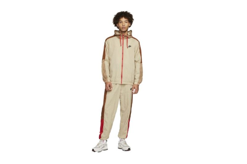 nike woven hooded tracksuit hellbraun dm6841 250 01